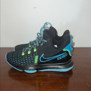 these are Nike Basketball shoes, size 7.5 in women’s.